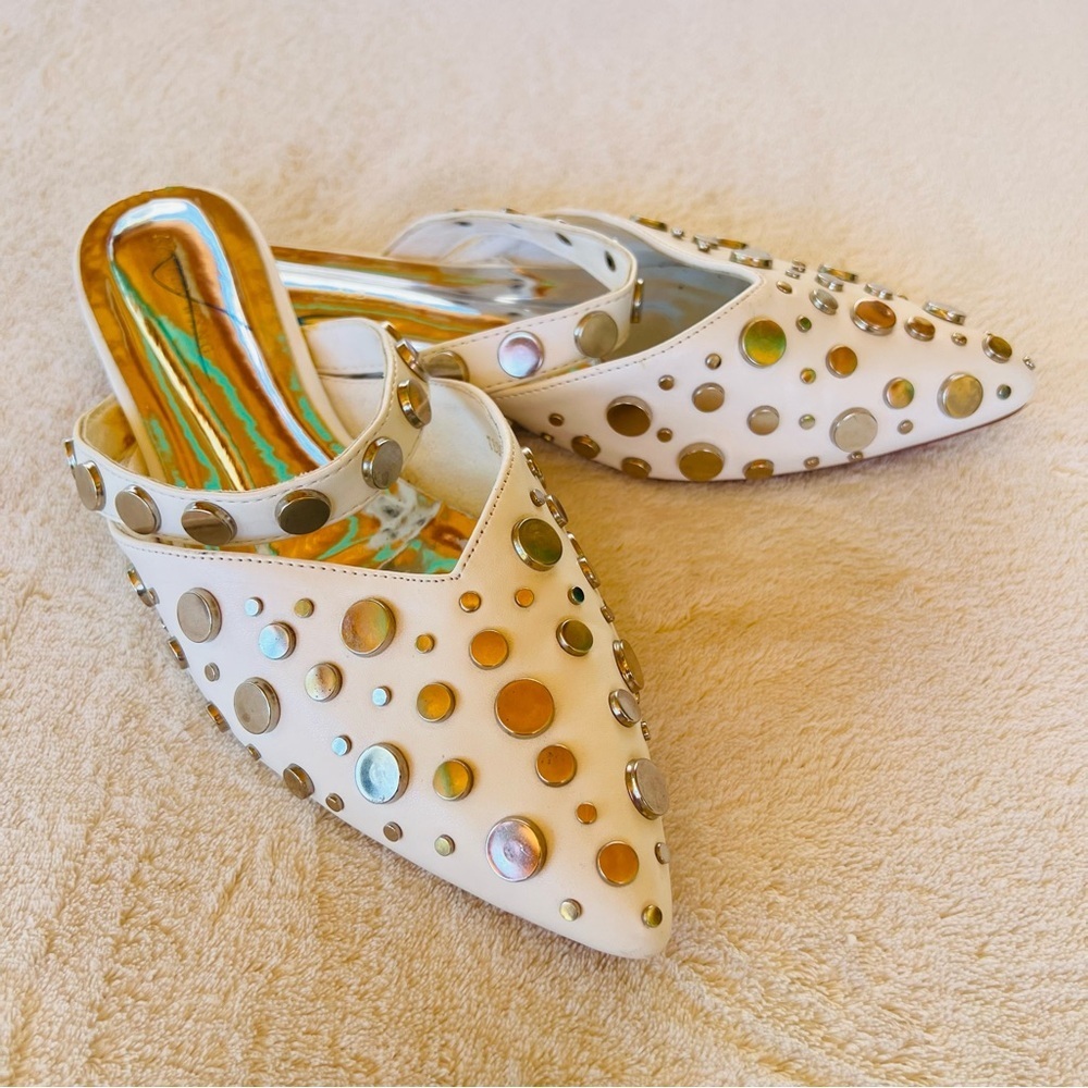 AZALEA WANG TESSIE WHITE STUDDED MULES SLIDES FLATS SIZE 9